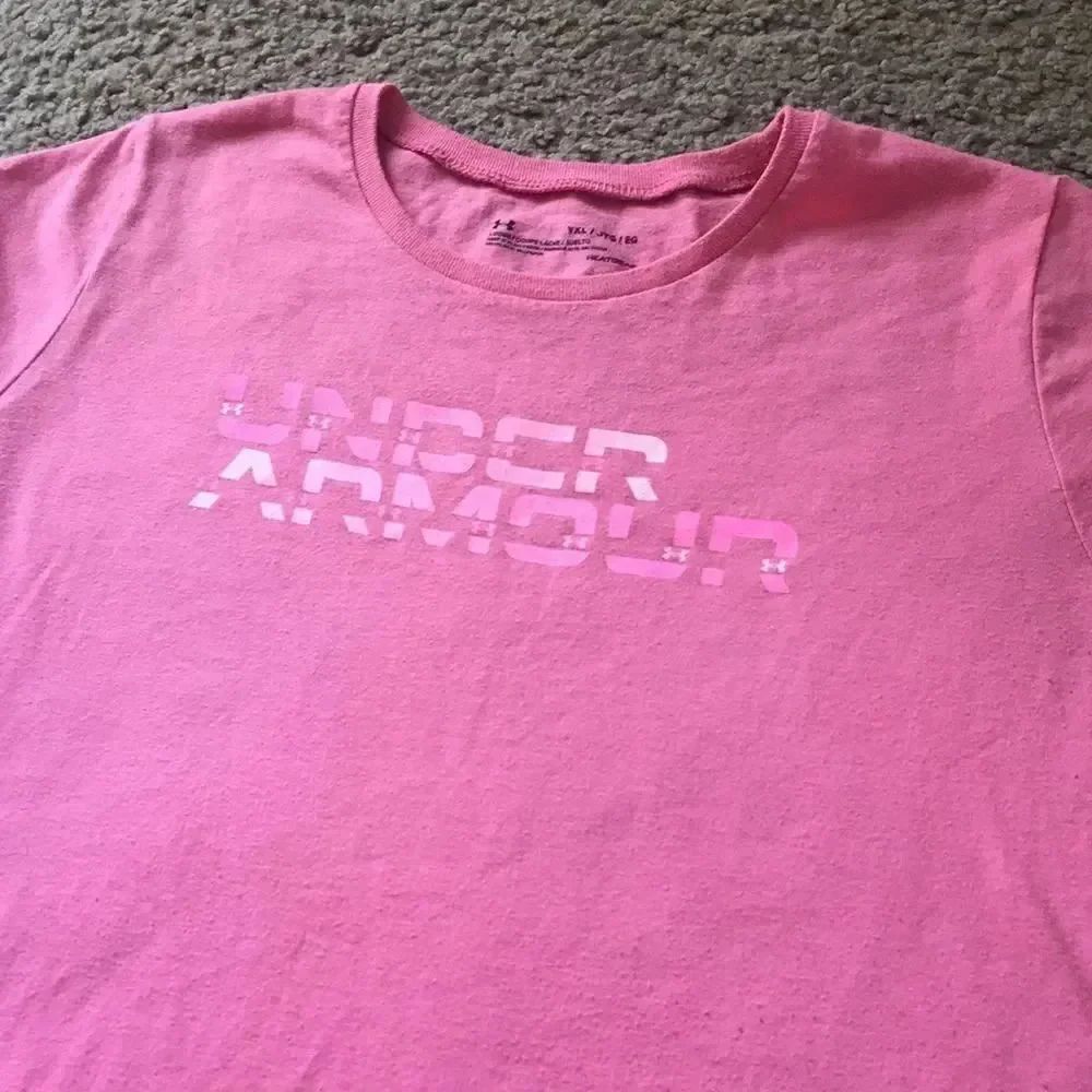 Under Armour top - Picture 2 of 3